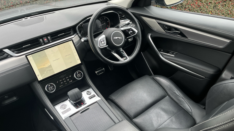 Jaguar F-Pace 2.0 D200 R-Dynamic Black 5dr Auto AWD Diesel Estate